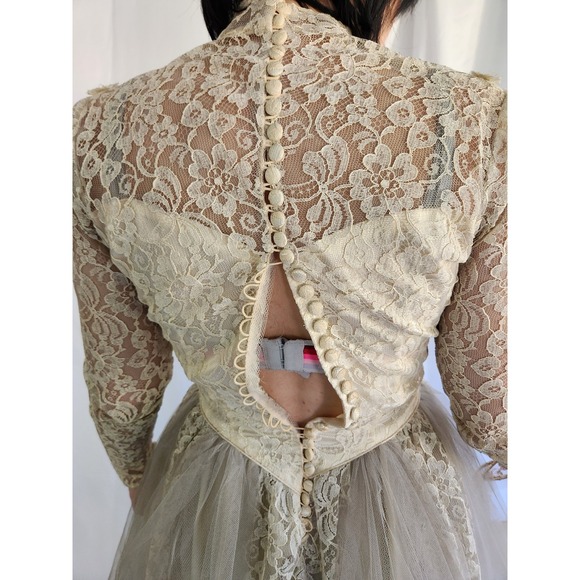 60s‎ Taupe Lace Wedding Dress - Picture 8 of 10